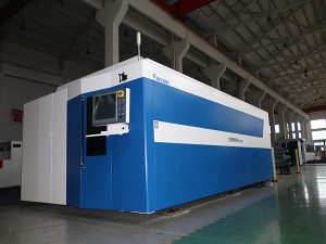 التصنيع باستخدام الحاسب الآلي الألياف الليزر آلة قطع 500W 700W 1000W 2000W 3000W معتدل / الفولاذ / الكربون الصلب