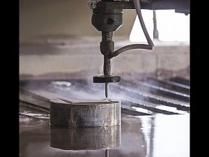 التصنيع باستخدام الحاسب الآلي قطع المياه النفاثة باستخدام الحاسب الآلي آلة قطع اتيرجيت لقطع الصلب - الجرانيت - البلاستيك